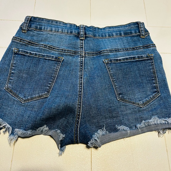 Distressed Denim Shorts High Rise - Picture 2 of 3